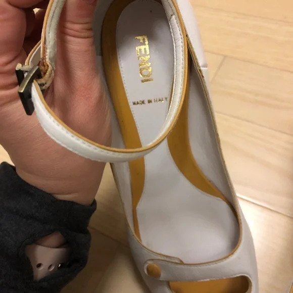 Vintage white and mustard yellow Fendi wedges - Picture 3 of 5